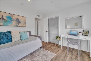 Inviting townhome in the gated Village on Oak community. Walk to - photo 21