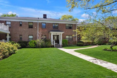 Sunny & Bright 2 Bedroom, 2 Bath Coop in Garden Town Community! - photo 2