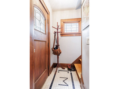 Classic charm and exceptional space come together in this - photo 5
