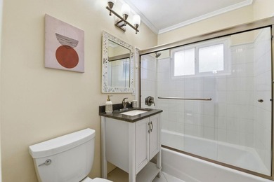Elegance & Convenience in a Prime Location. Rare 8,600+ SF lot - photo 27