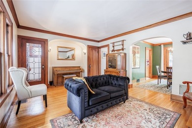 Classic charm and exceptional space come together in this - photo 8