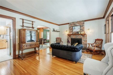 Classic charm and exceptional space come together in this - photo 9