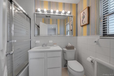 Sunny & Bright 2 Bedroom, 2 Bath Coop in Garden Town Community! - photo 9
