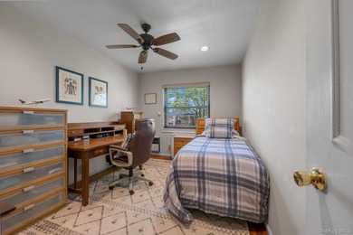 Sunny & Bright 2 Bedroom, 2 Bath Coop in Garden Town Community! - photo 10