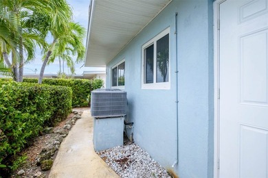 Turnkey, fully furnished waterfront property with strong  income - photo 32