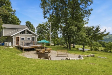 Escape to this thoughtfully designed 3-bedroom, 2-bathroom home - photo 4