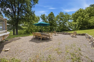 Escape to this thoughtfully designed 3-bedroom, 2-bathroom home - photo 7