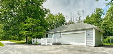 Welcome to 6578 Lakeside Road in Ontario! This 1,752 SF ranch - photo 4
