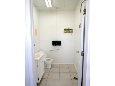 Rare commercial opportunity. The iconic Ms. Addie's Quick Shop & - photo 21