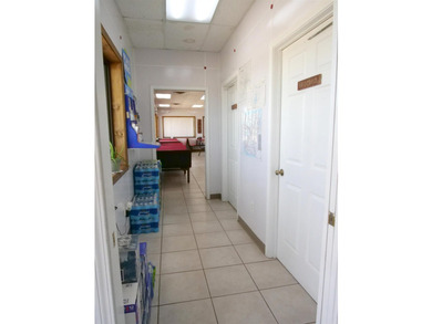 Rare commercial opportunity. The iconic Ms. Addie's Quick Shop & - photo 22