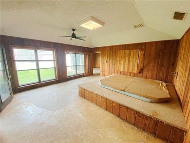 This four-side brick home in Rolling Acres subdivision has a lot - photo 20