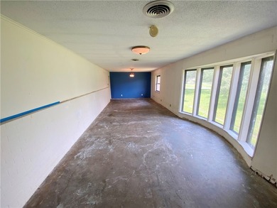 This four-side brick home in Rolling Acres subdivision has a lot - photo 28