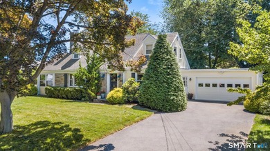 This classic New England Cape Cod is nestled just a short walk - photo 2