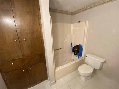 This four-side brick home in Rolling Acres subdivision has a lot - photo 36