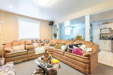 First time on the market and ONE OF A KIND in the neighbourhood! - photo 18