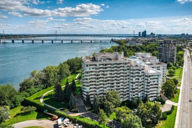 Lake Condo For Sale in Montréal (Ville-Marie), 