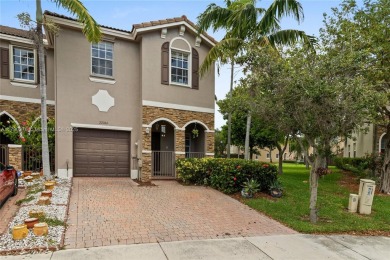 Lake Townhome/Townhouse For Sale in Cutler Bay, Florida