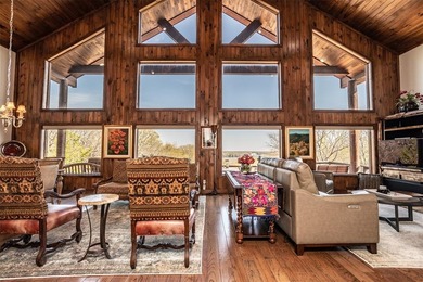This exceptional lakeview property offers the perfect blend of - photo 3