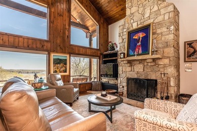 This exceptional lakeview property offers the perfect blend of - photo 8