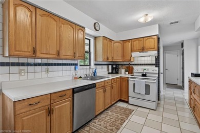 3 bedroom, 2 bath home located in Hackett in the Sebastian Lake - photo 14
