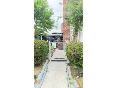 Discover an ideal starter home in the heart of Rosedale, Queens - photo 15