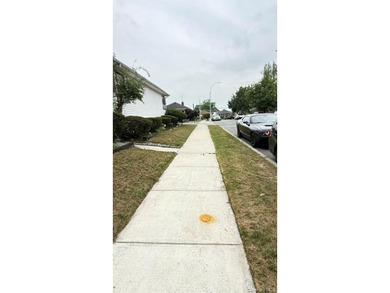 Discover an ideal starter home in the heart of Rosedale, Queens - photo 16