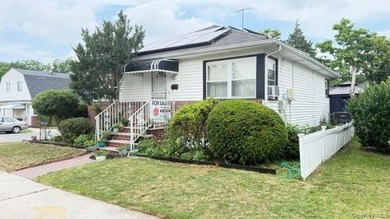 Discover an ideal starter home in the heart of Rosedale, Queens - photo 20