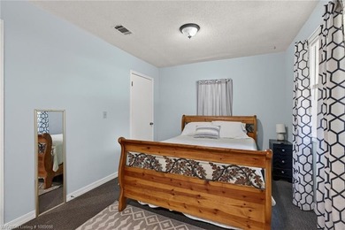 3 bedroom, 2 bath home located in Hackett in the Sebastian Lake - photo 22