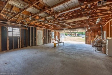 3 bedroom, 2 bath home located in Hackett in the Sebastian Lake - photo 35