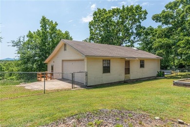 3 bedroom, 2 bath home located in Hackett in the Sebastian Lake - photo 45