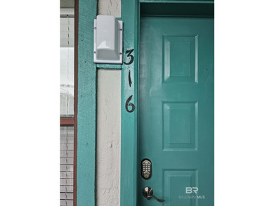 Welcome to this cosy and comfortable two bedroom two bath Unit - photo 3