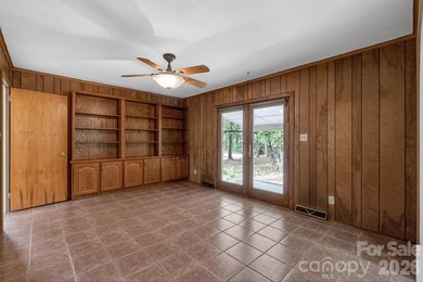 Three bedroom, two full bath home in Davidson, NC. Convenient - photo 15