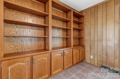 Three bedroom, two full bath home in Davidson, NC. Convenient - photo 18