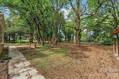 Three bedroom, two full bath home in Davidson, NC. Convenient - photo 29
