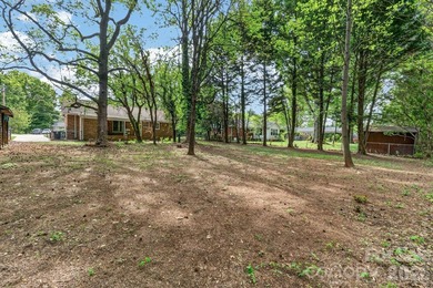 Three bedroom, two full bath home in Davidson, NC. Convenient - photo 30