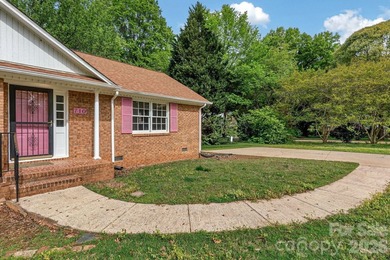 Three bedroom, two full bath home in Davidson, NC. Convenient - photo 39