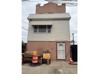 Short Sale subject to bank approval. Property will be delivered - photo 1