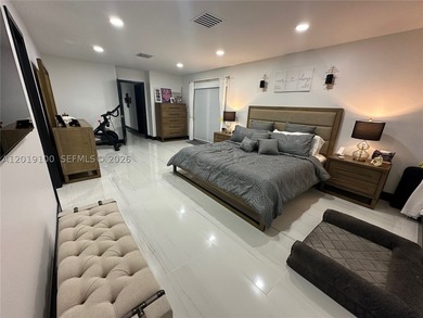 Welcome to this fully reimagined luxury residence in Davie - photo 13