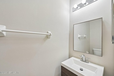 Welcome to this beautiful townhome offering 3 spacious bedrooms - photo 13