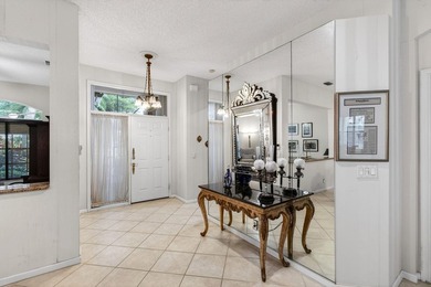 This well-maintained 2BR+Den villa offers a seamless floor plan - photo 14