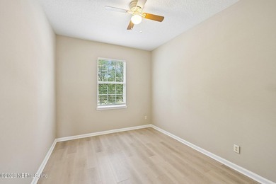 Welcome to this beautiful townhome offering 3 spacious bedrooms - photo 15