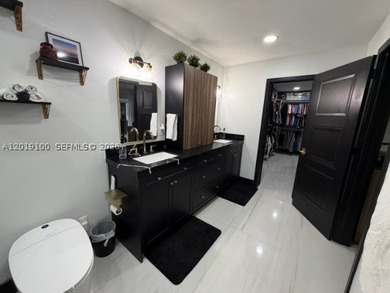 Welcome to this fully reimagined luxury residence in Davie - photo 16