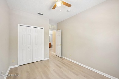 Welcome to this beautiful townhome offering 3 spacious bedrooms - photo 16