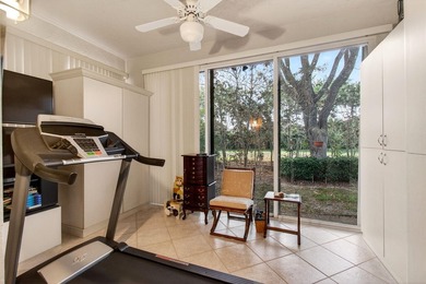 This well-maintained 2BR+Den villa offers a seamless floor plan - photo 17