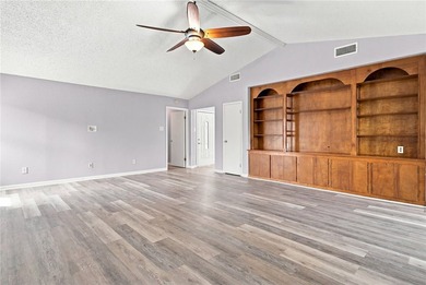 Lovingly cared for over the years, this spacious 2,214 sq ft - photo 18