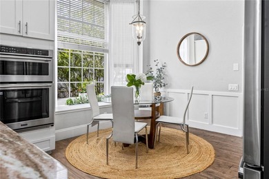 This exquisite, furnished, single-family residence embodies - photo 19