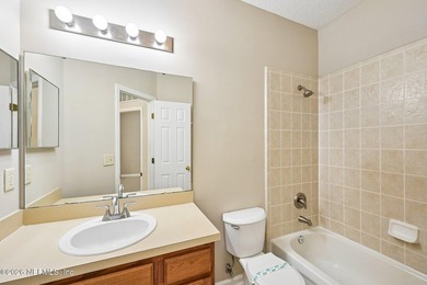 Welcome to this beautiful townhome offering 3 spacious bedrooms - photo 19