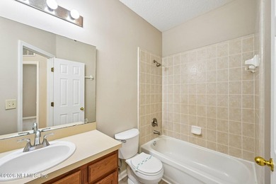 Welcome to this beautiful townhome offering 3 spacious bedrooms - photo 20