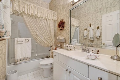 This well-maintained 2BR+Den villa offers a seamless floor plan - photo 20