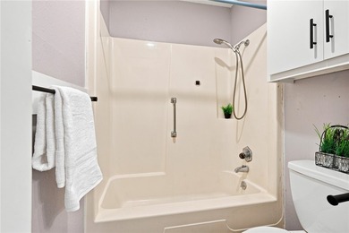 Lovingly cared for over the years, this spacious 2,214 sq ft - photo 21